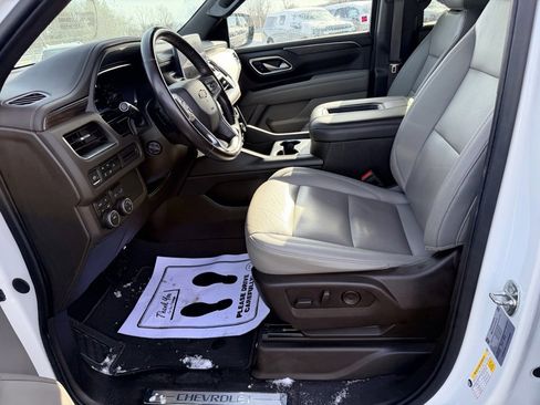 Used 2023 Chevrolet Suburban LT w/ Luxury Package image 14