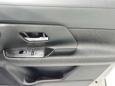 Certified 2025 Nissan Kicks SV w/ Illumination Package image 33