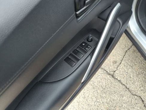 Used 2024 Toyota Corolla Cross LE image 13