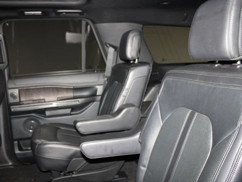 Used 2019 Ford Expedition Limited w/ Equipment Group 301A RWD image 17