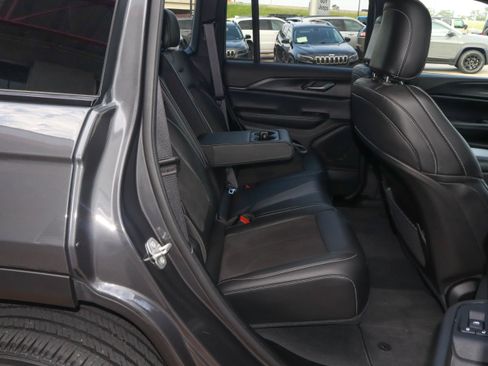 Used 2023 Jeep Grand Cherokee Altitude AWD/4WD image 23