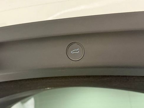 Used 2022 Tesla Model Y Performance image 31