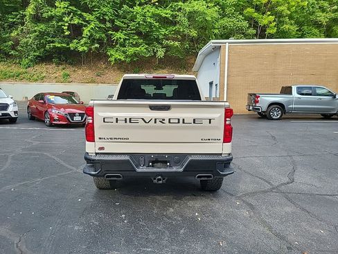 Used 2026 Chevrolet Silverado 1500 Custom Trail Boss w/ Dark Appearance Package AWD/4WD image 9
