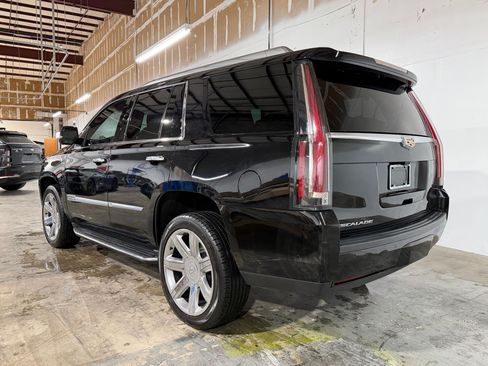 Used 2019 Cadillac Escalade Premium Luxury AWD/4WD image 3