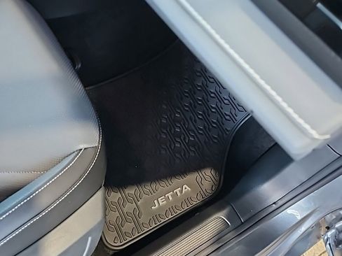 Used 2025 Volkswagen Jetta SEL image 14