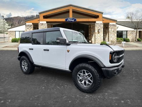 Used 2025 Ford Bronco Badlands AWD/4WD image 3