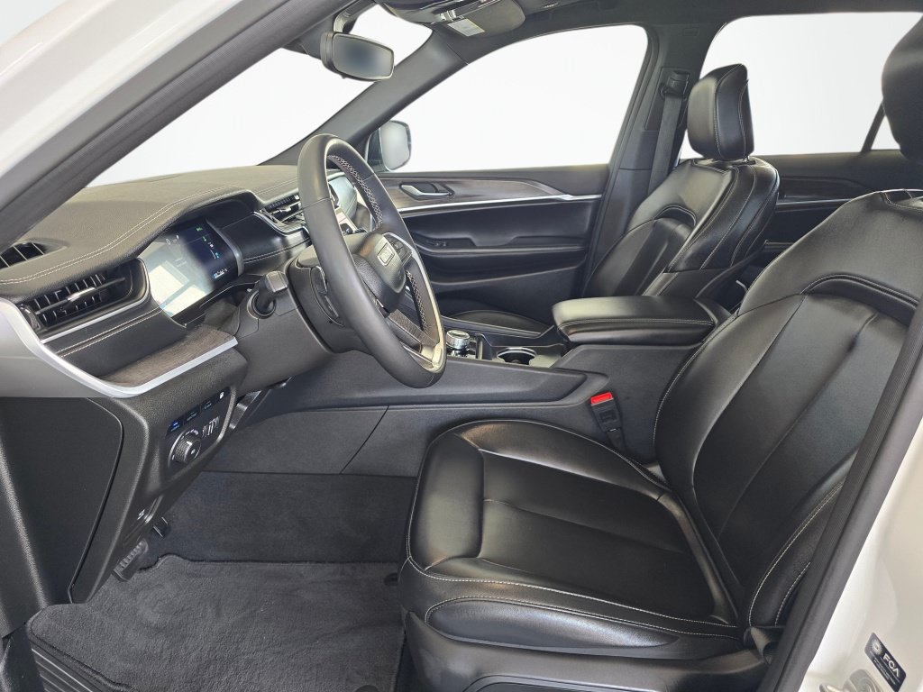 Used 2024 Jeep Grand Cherokee Limited 4xe AWD/4WD image 17