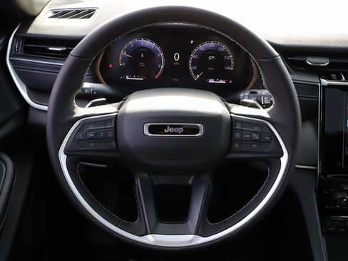 New 2025 Jeep Grand Cherokee L Laredo image 21