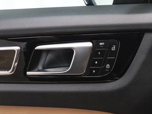 Used 2023 Porsche Cayenne Platinum Edition image 13