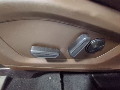 Used 2022 Ford Explorer King Ranch w/ Premium Technology Package image 11