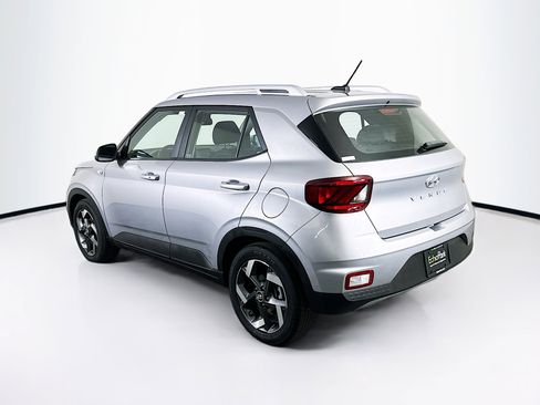 Used 2025 Hyundai Venue SEL image 5