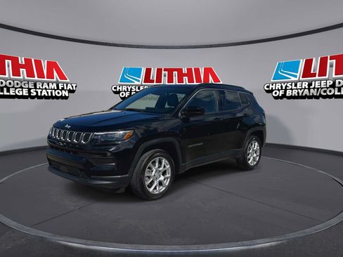 Used 2023 Jeep Compass Latitude w/ Sun and Sound Group AWD/4WD image 4
