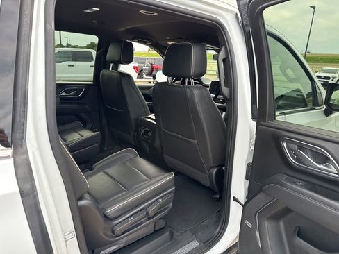 Used 2023 Chevrolet Suburban Premier image 13