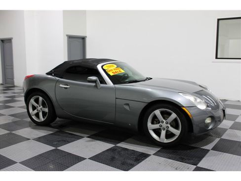 Used 2006 Pontiac Solstice Convertible w/ Power Package image 1