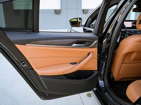 Used 2021 BMW 540i w/ Convenience Package image 28