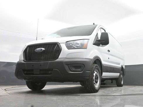 New 2024 Ford Transit 250 148 Medium Roof RWD image 32