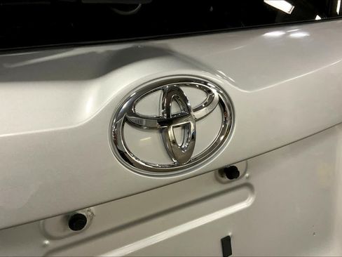 Used 2015 Toyota RAV4 LE AWD/4WD image 32