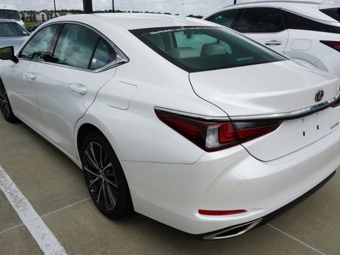 Used 2025 Lexus ES 350 w/ Premium Package FWD image 7