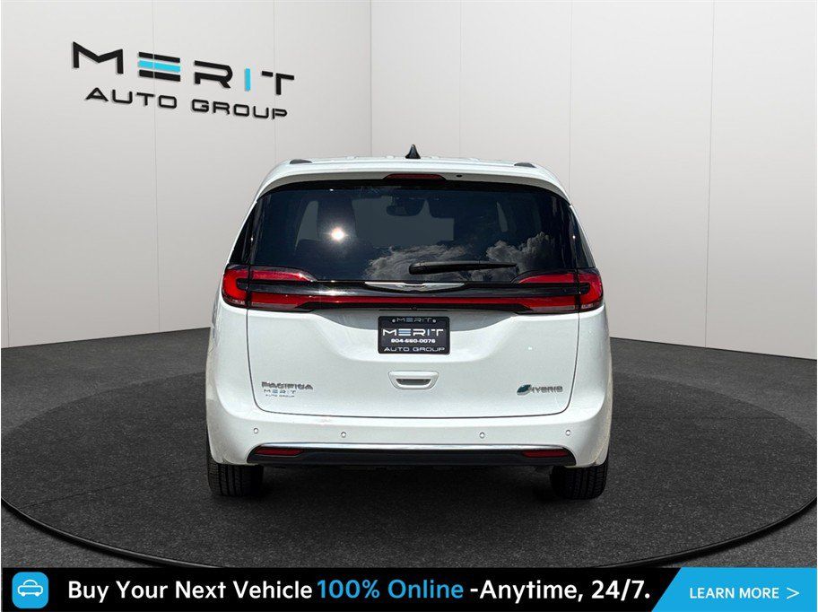 Used 2024 Chrysler Pacifica Limited FWD image 8