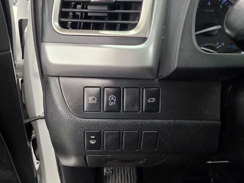 Used 2019 Toyota Highlander SE AWD/4WD image 20