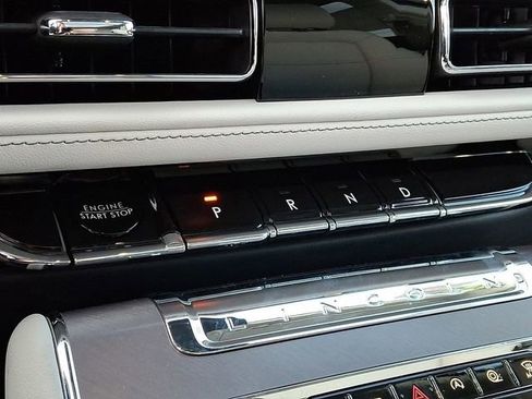 New 2026 Lincoln Aviator AWD image 13