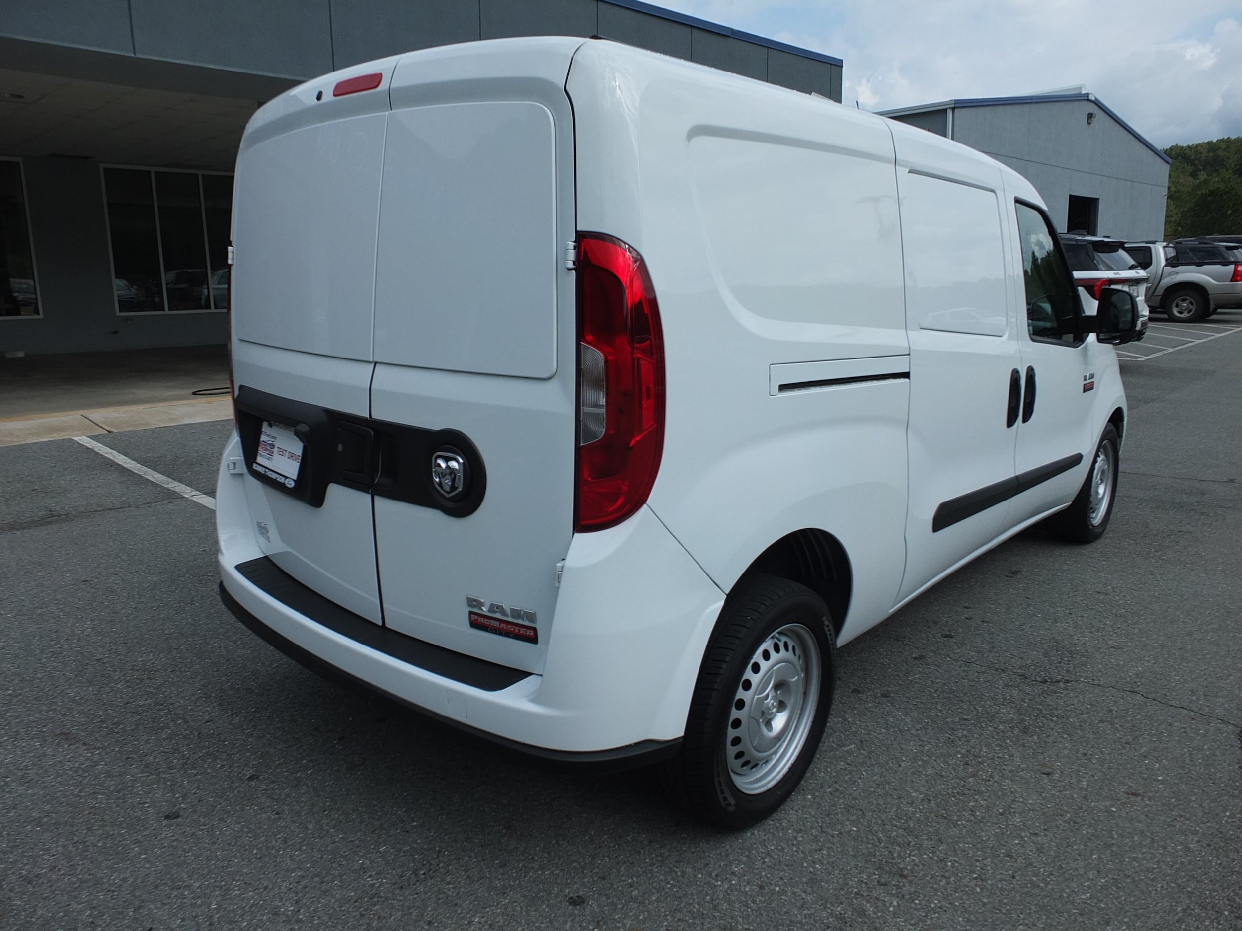 Used 2022 RAM ProMaster City Tradesman FWD image 3