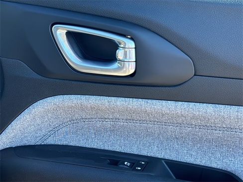 Certified 2024 Jeep Compass Sport image 38