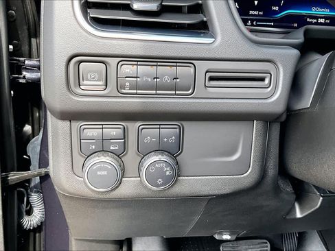 Used 2023 Chevrolet Tahoe RST AWD/4WD image 33