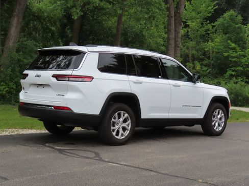 Certified 2023 Jeep Grand Cherokee L Limited AWD/4WD image 3
