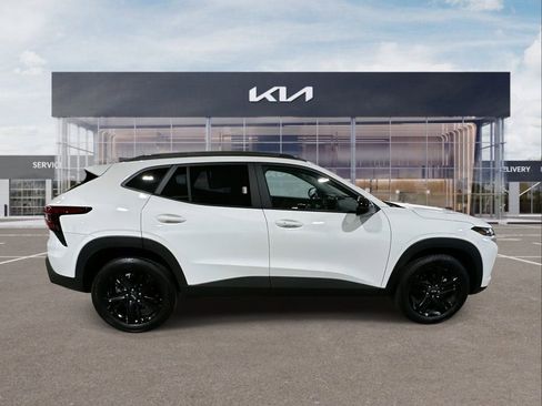 Used 2025 Chevrolet Trax ACTIV w/ Driver Confidence Package image 9