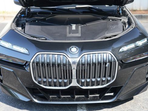 Used 2023 BMW i7 xDrive60 w/ Executive Package 2 AWD/4WD image 8