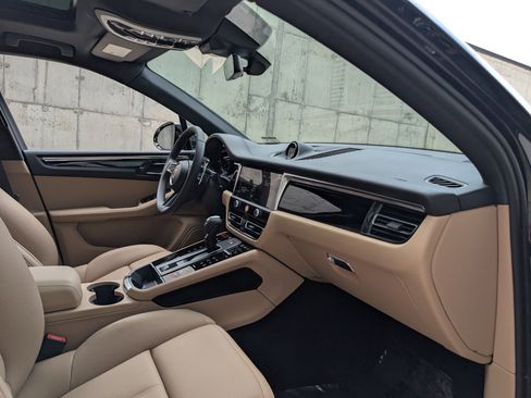 New 2025 Porsche Macan image 28