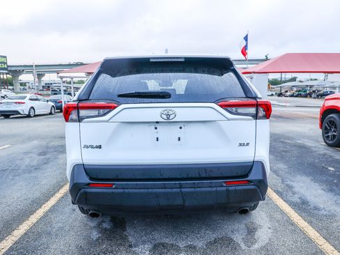 Certified 2023 Toyota RAV4 XLE w/ Convenience Package FWD image 9