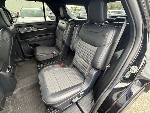 Used 2025 Ford Explorer ST-Line w/ Premium Package AWD/4WD image 15