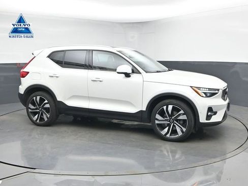 Used 2023 Volvo XC40 B5 Plus w/ Driver Assist Package image 1