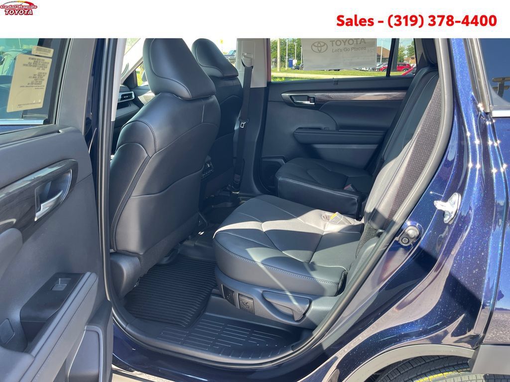 New 2026 Toyota Highlander Platinum AWD/4WD image 18