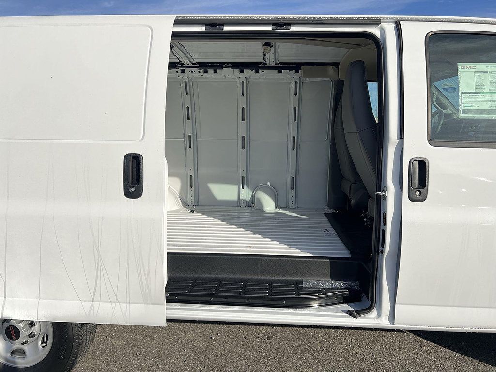 New 2026 GMC Savana 2500 w/ Driver Convenience Package RWD image 19