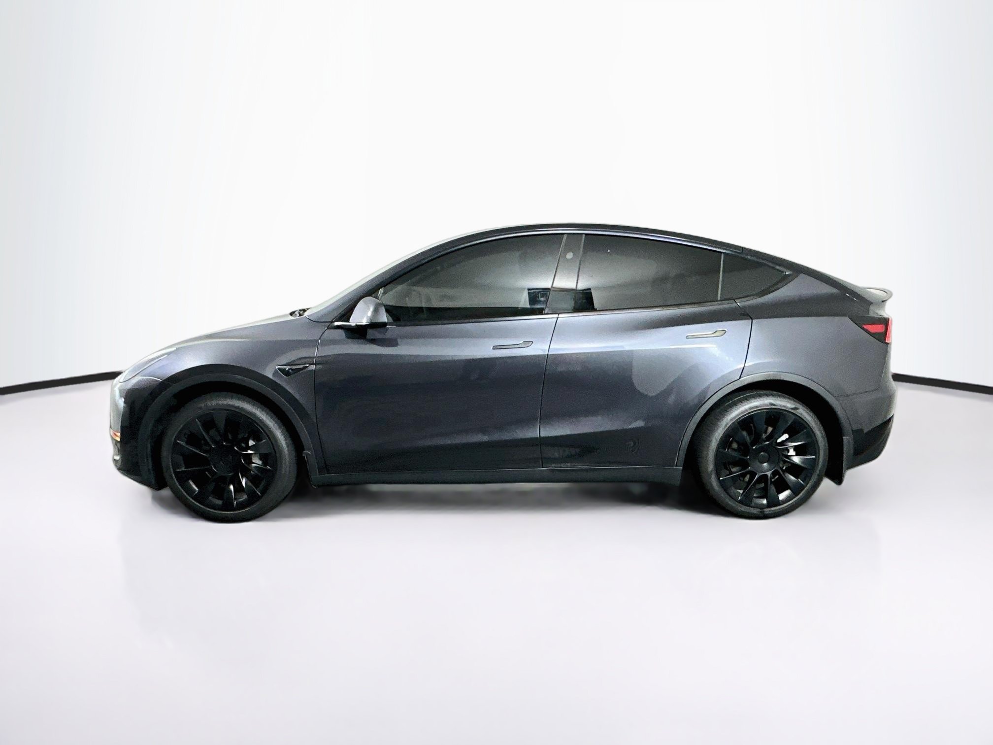 Used 2024 Tesla Model Y Long Range AWD/4WD image 4