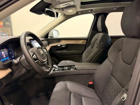 Used 2025 Volvo XC90 B6 Plus image 12