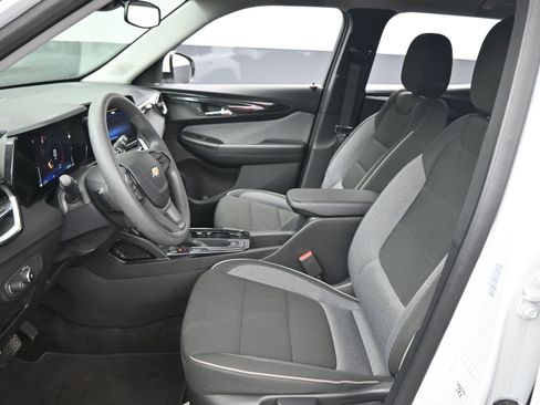 Used 2025 Chevrolet TrailBlazer LT image 9