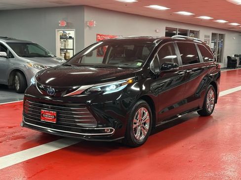 Certified 2023 Toyota Sienna Platinum AWD/4WD image 7