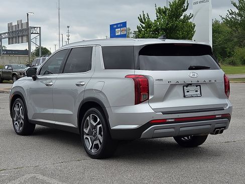 Used 2023 Hyundai Palisade Limited FWD image 4