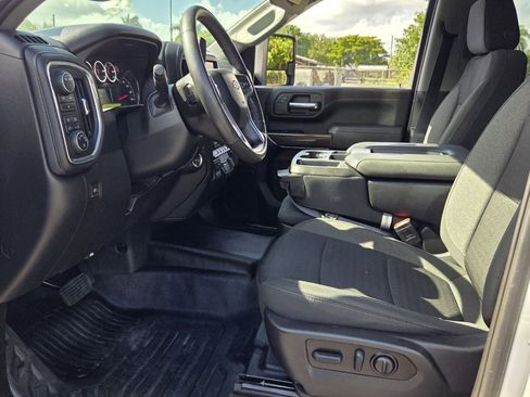 Certified 2022 Chevrolet Silverado 2500 LT w/ Convenience Package AWD/4WD image 9