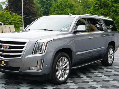 Used 2019 Cadillac Escalade ESV Luxury AWD/4WD image 26