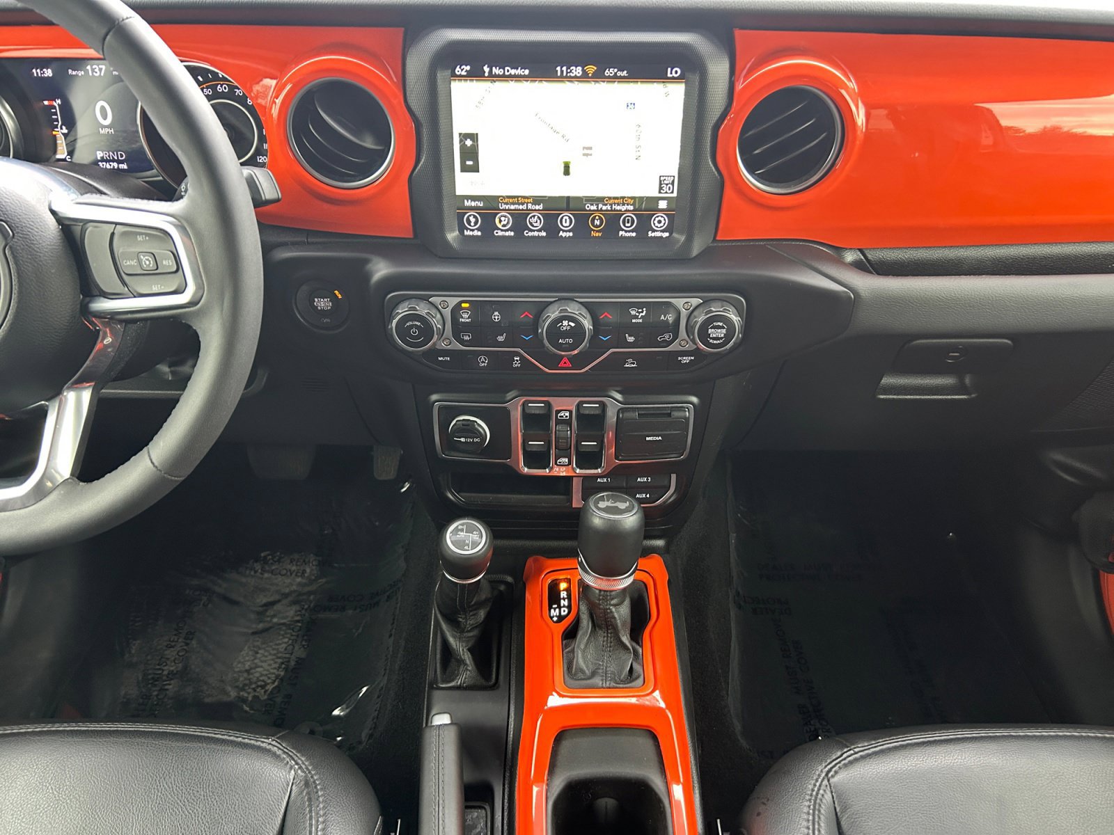 Used 2023 Jeep Wrangler Unlimited Sahara AWD/4WD image 15