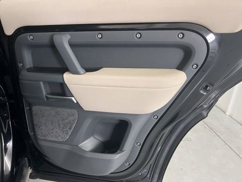 Used 2023 Land Rover Defender 130 S image 17