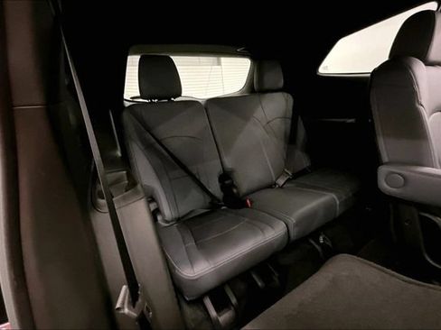 Used 2023 Buick Enclave Essence w/ Experience Buick Package FWD image 31