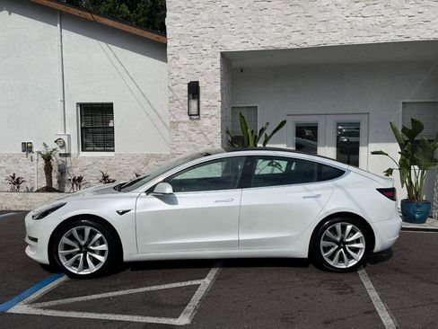 Used 2019 Tesla Model 3 Mid Range RWD image 2