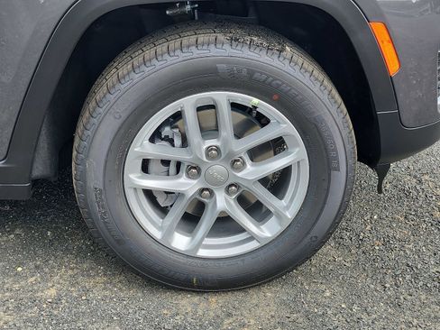 New 2025 Jeep Grand Cherokee 4WD image 5