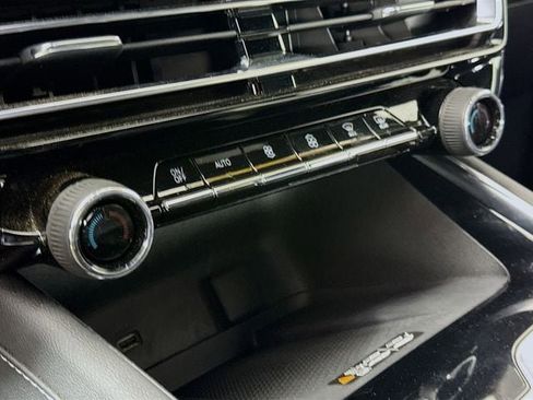 Used 2024 Chevrolet Traverse LT image 18